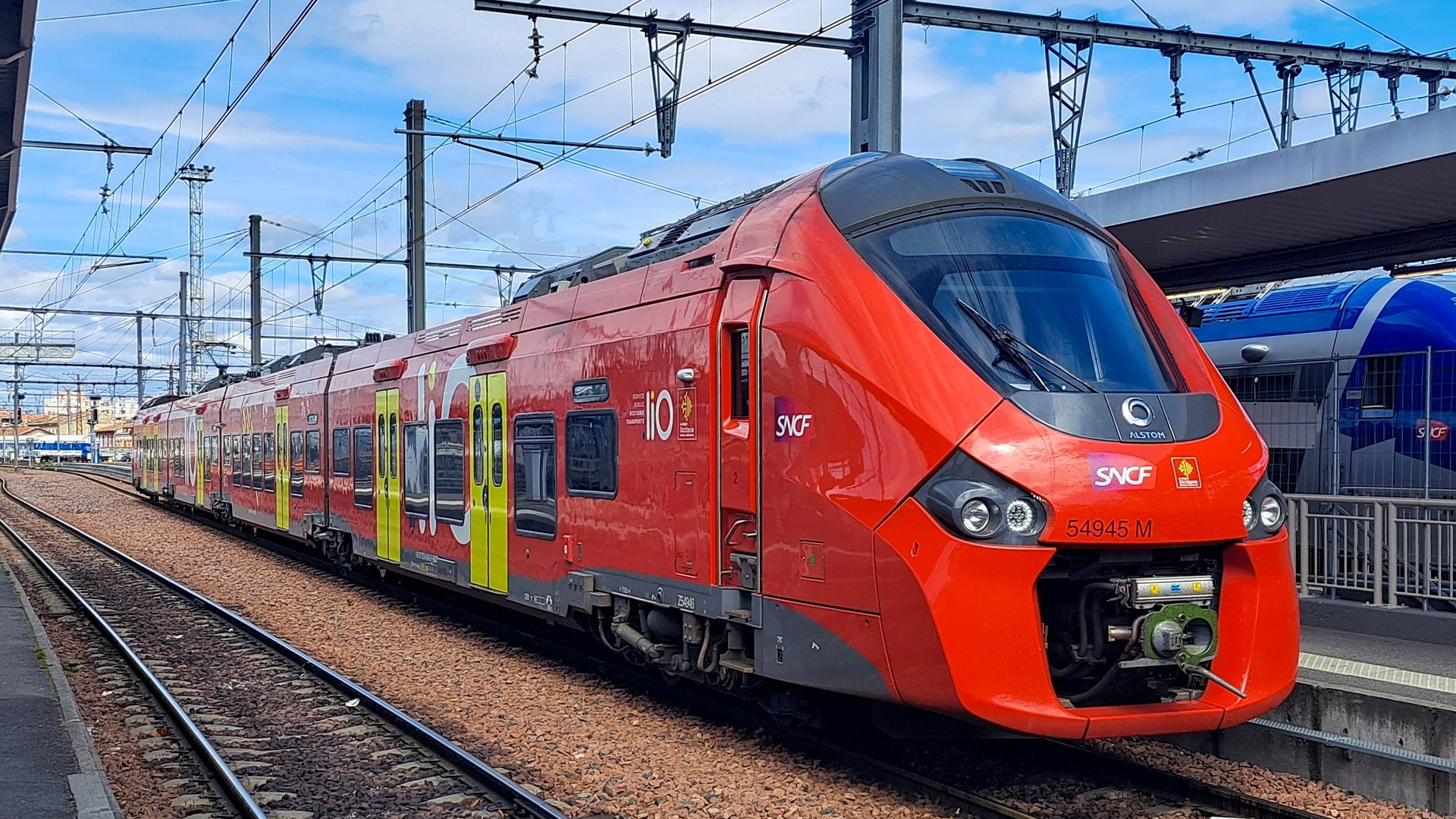 Train TER liO en gare, type Régiolis Z54900