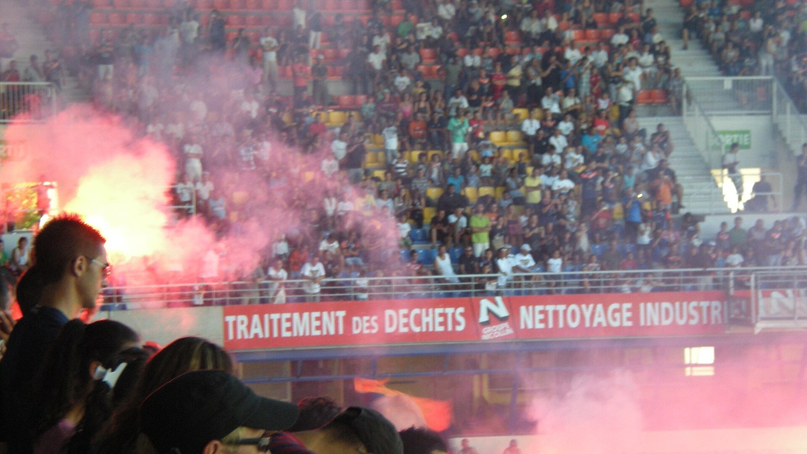 Supporters du MHSC dans les tribunes du stade de la Mosson a Montpellier