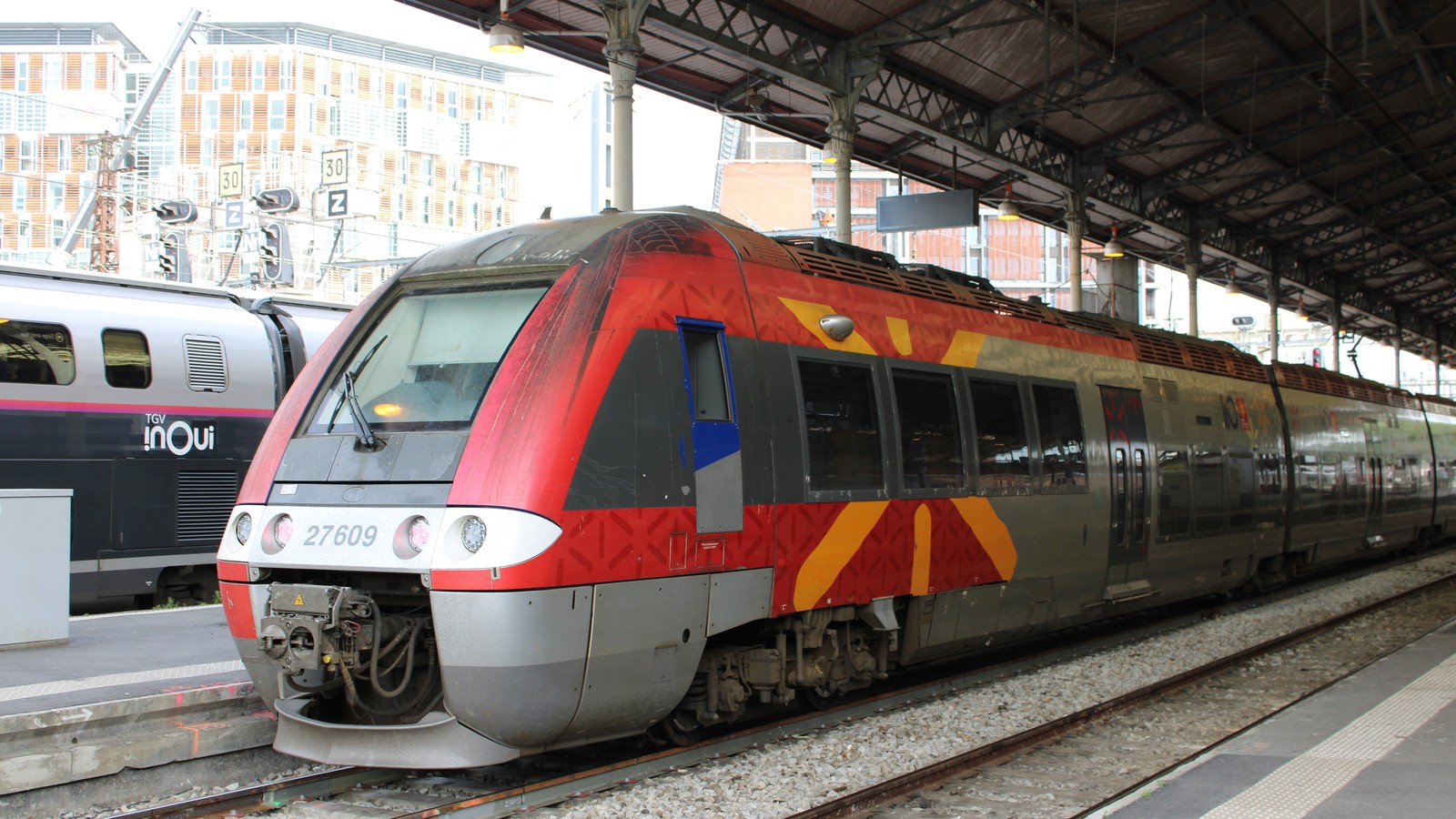 Train liO AGC en gare — grève SNCF le 10 juin 2026