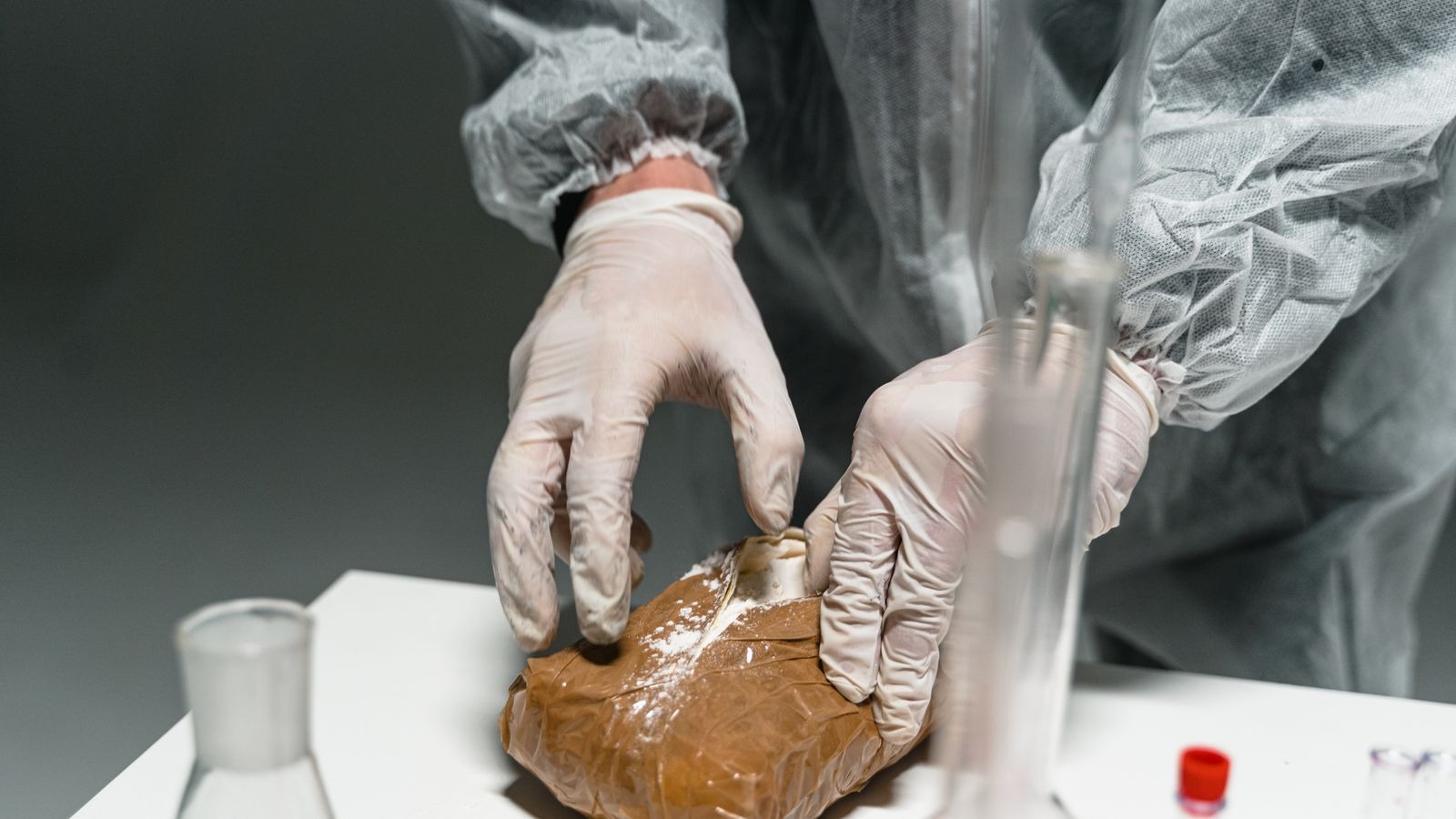 Analyse de poudre en laboratoire de toxicologie