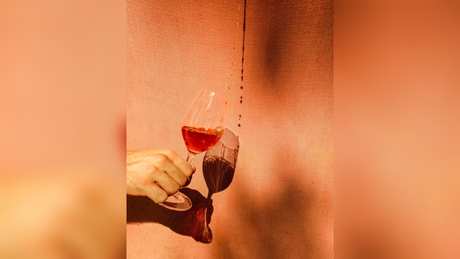 Verre de vin servi au restaurant Aronde aux Matelles