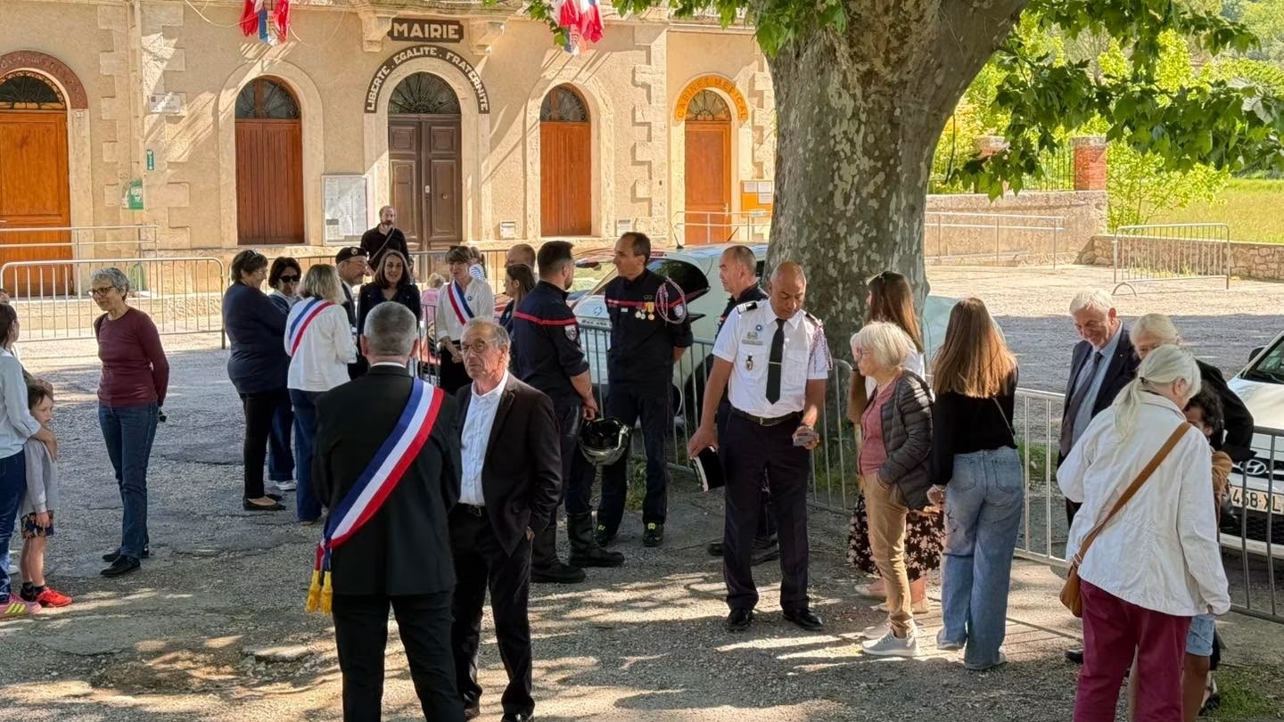 La mairie de Brissac dans l'Hérault lors d'une cérémonie officielle