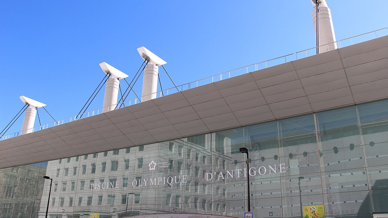 La piscine olympique Angelotti dans le quartier Antigone