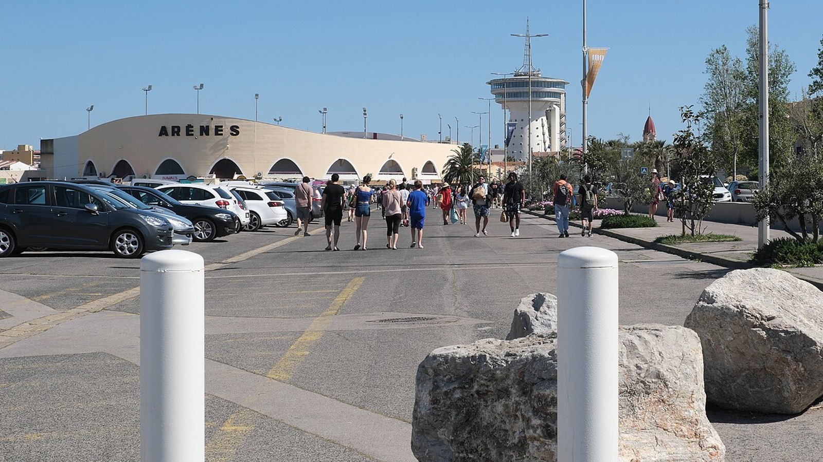 Les arènes de Palavas-les-Flots vues depuis le parking