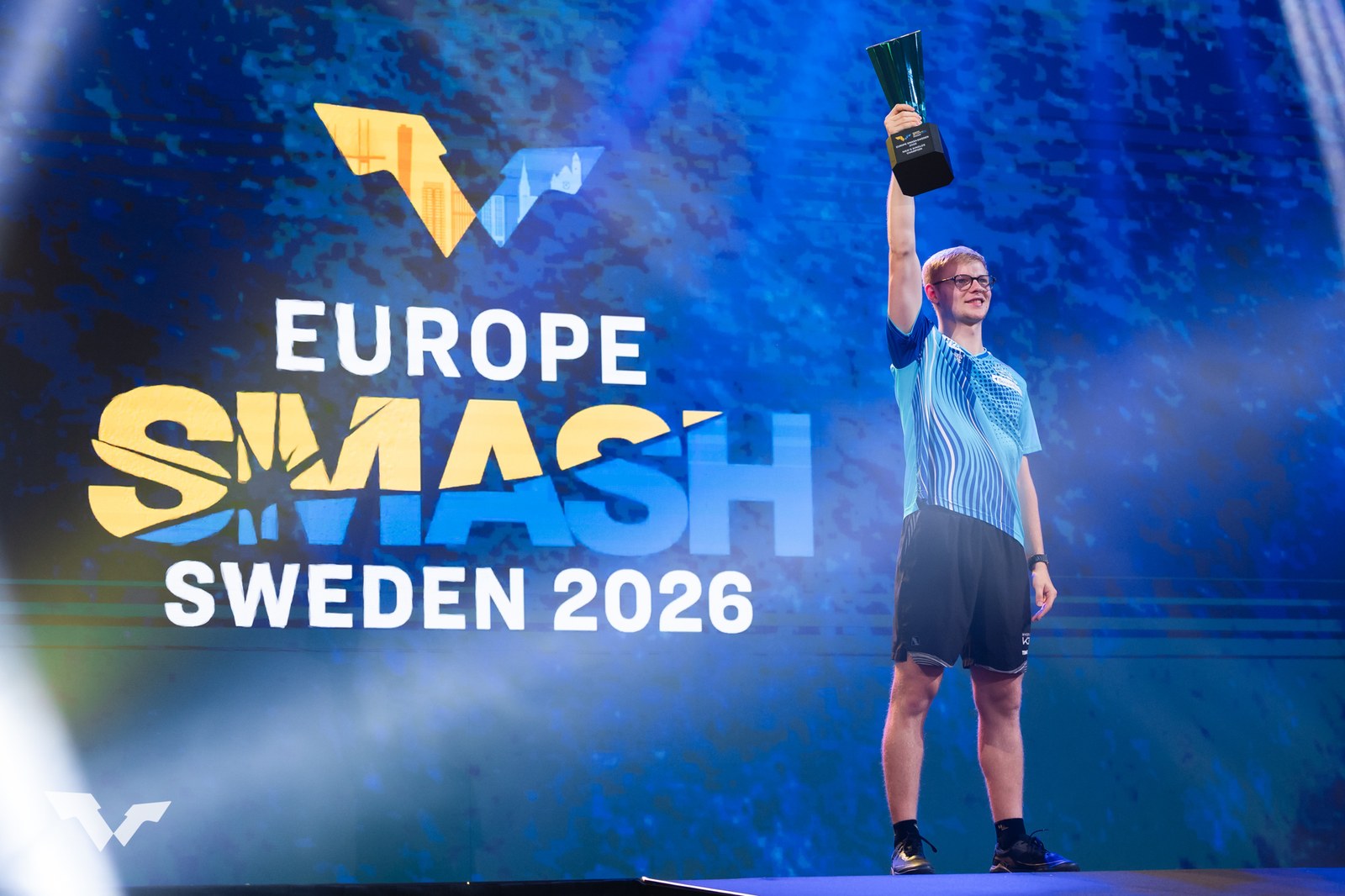 Félix Lebrun brandit le trophée de l'Europe Smash 2026 à Malmö