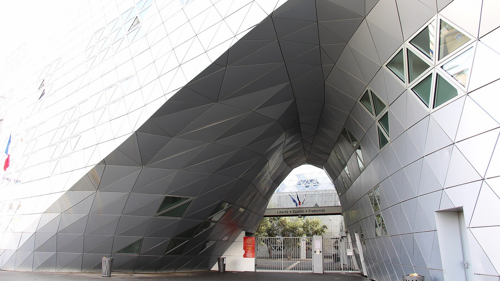Entrée du lycée Georges Frêche à Montpellier