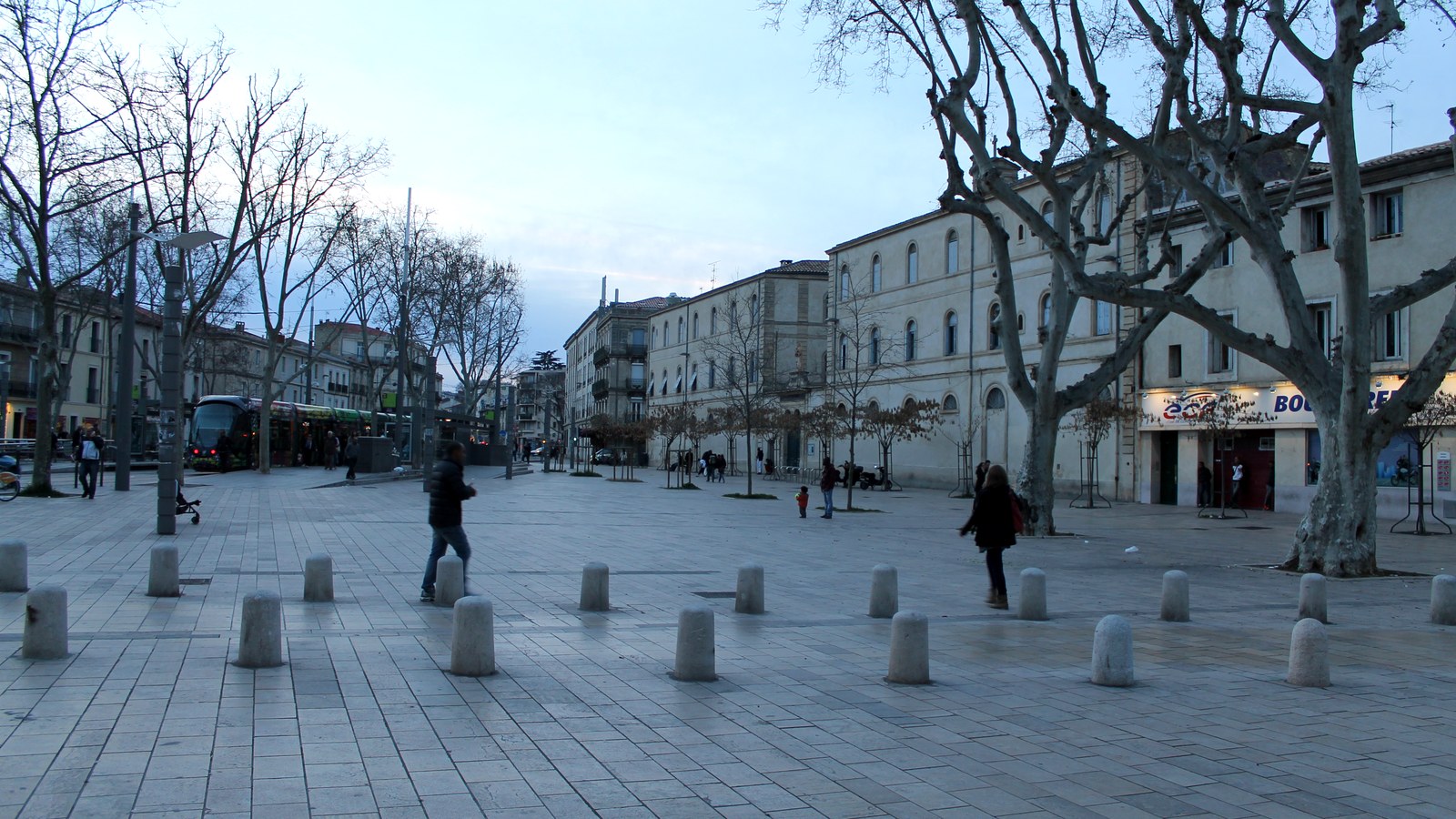 La place du Plan Cabanes, cours Gambetta, à Montpellier
