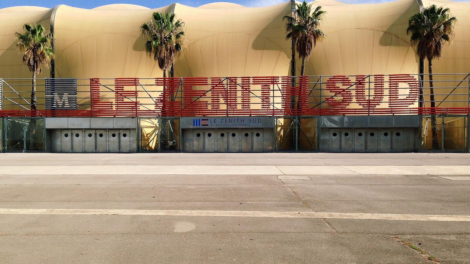Façade du Zénith Sud de Montpellier, salle exploitée par Montpellier Events