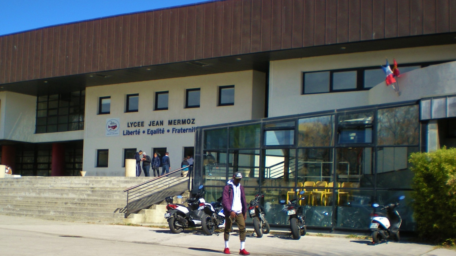 Entrée principale du lycée Jean-Mermoz à Montpellier