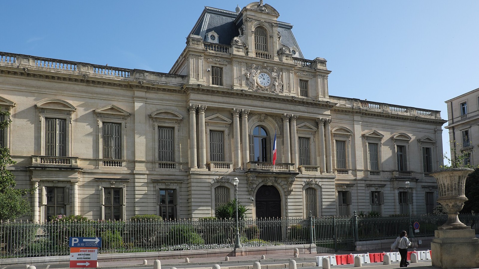 Facade de l'hotel de la prefecture de l'Herault a Montpellier