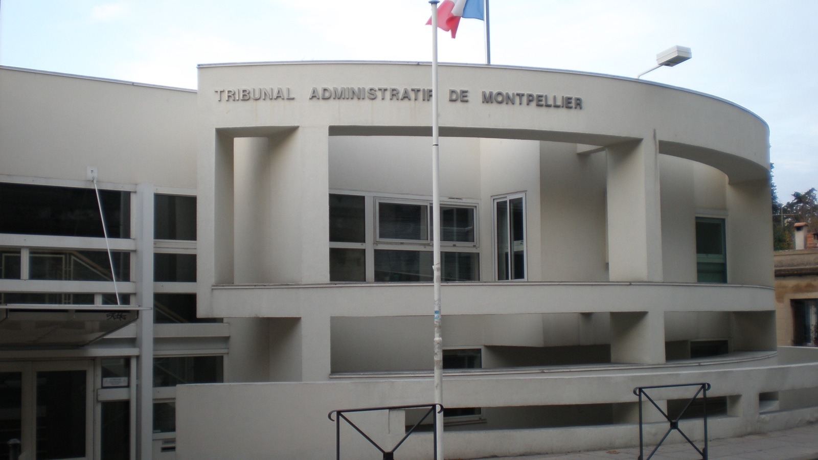 Façade du tribunal administratif de Montpellier, rue Pitot